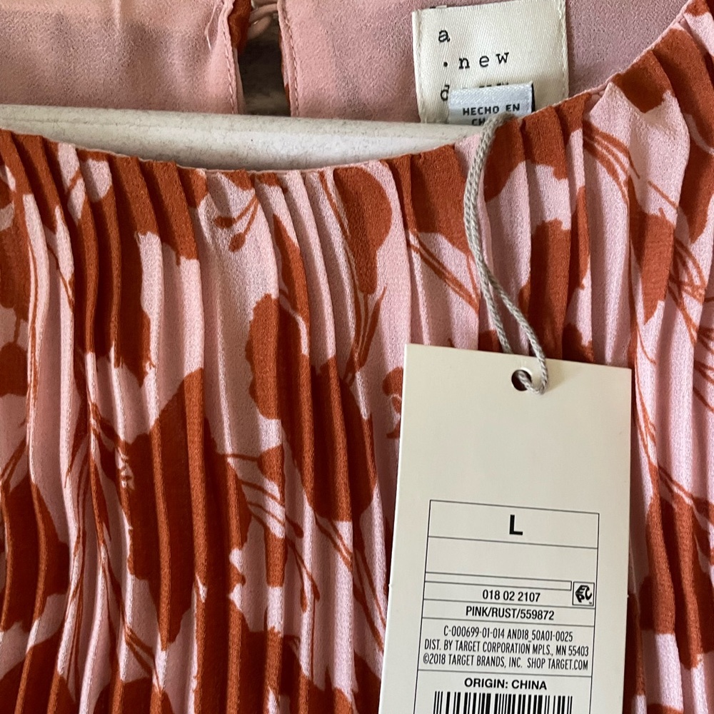 A new day brand shirt size large never worn, price tag still on blouse